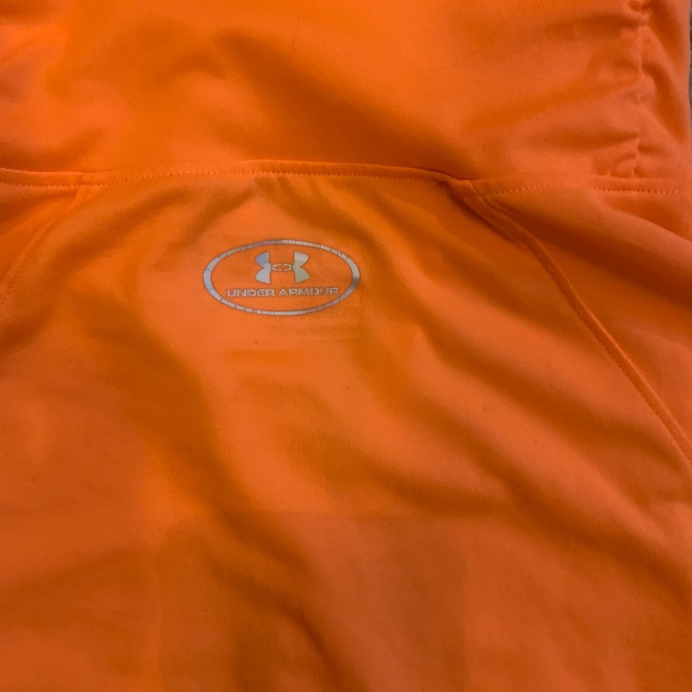 SOLD Under Armour Shirt - Picture 6 of 6
